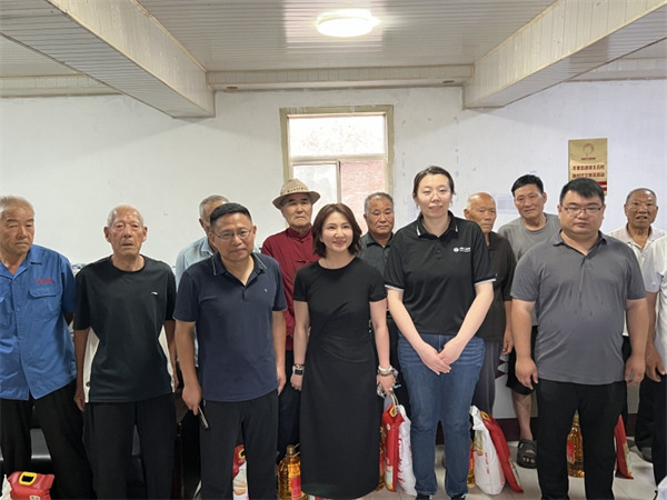 山东华智大数据携手济南市商务局外贸处走进莱芜区开展“七一”建党节走访慰问活动！